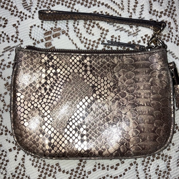 BR expandable wristlet - Picture 2 of 7